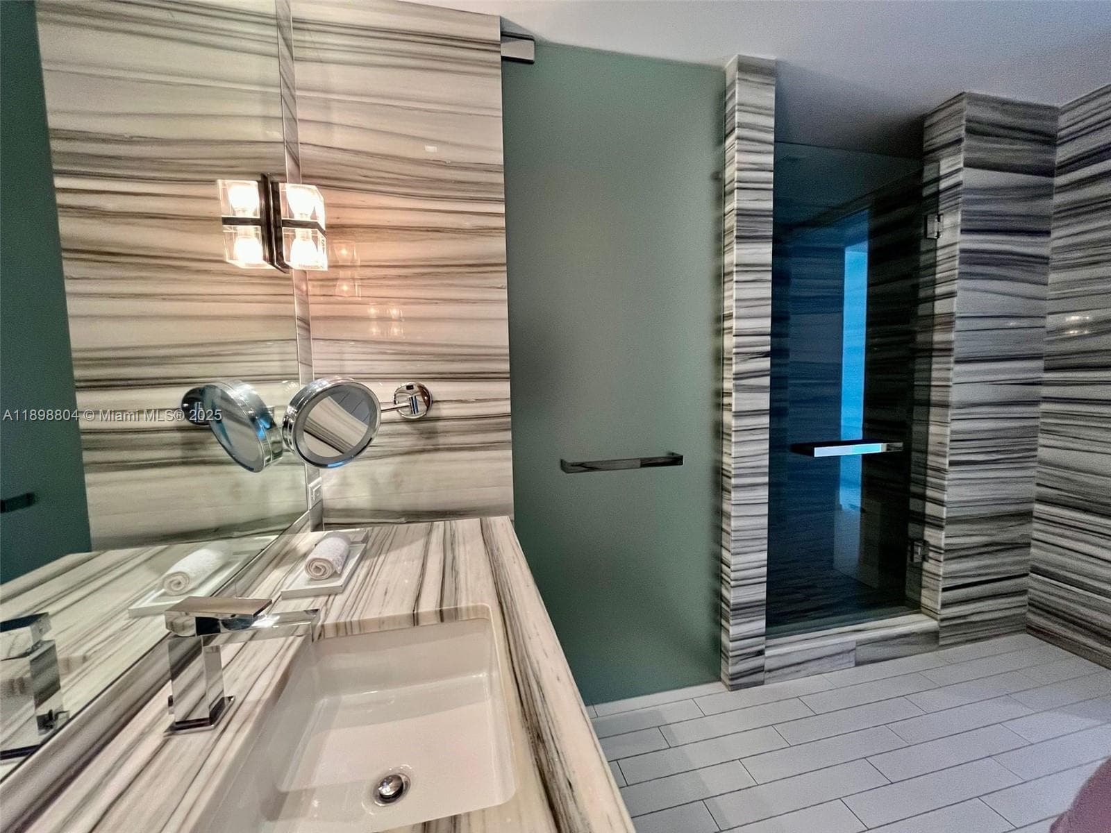 A11898804 — Miami Beach — 4