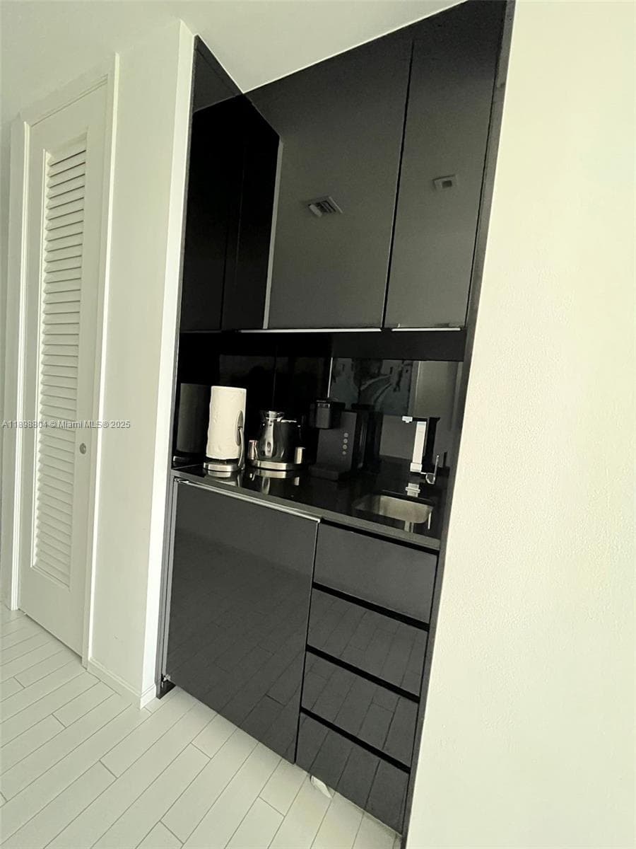 A11898804 — Miami Beach — 8