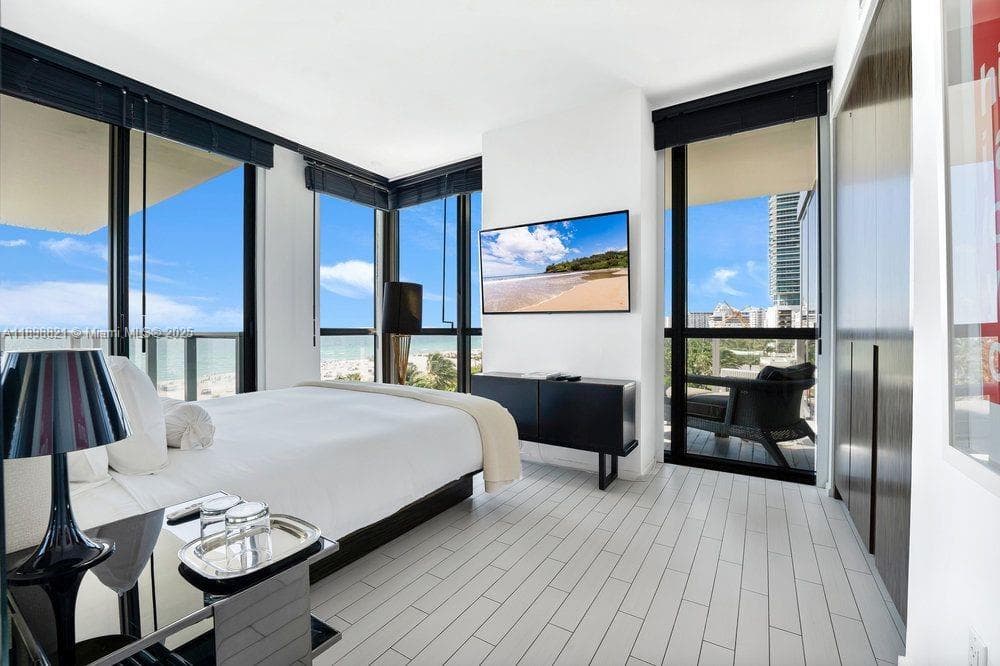 A11898821 — Miami Beach — 17