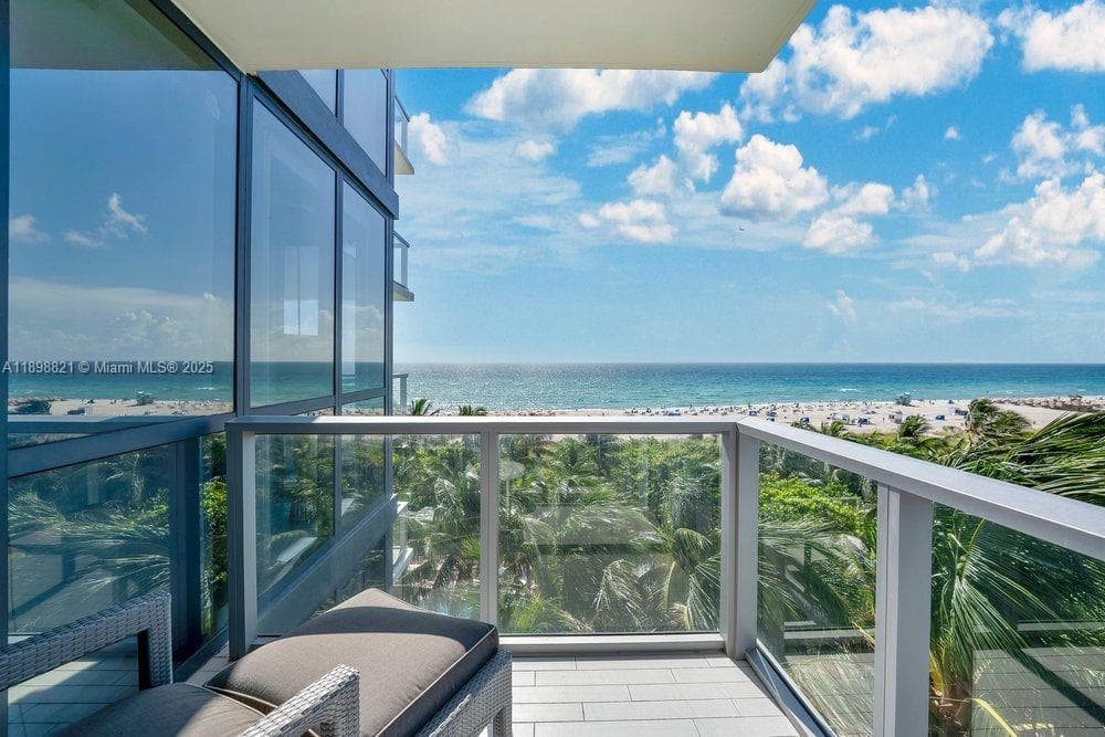 A11898821 — Miami Beach — 16