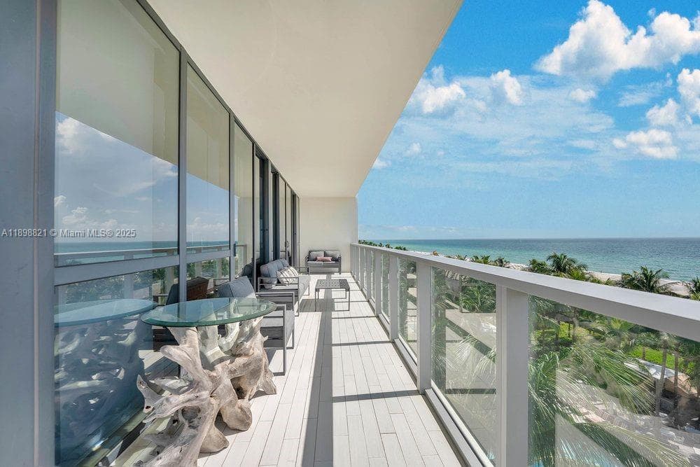A11898821 — Miami Beach
