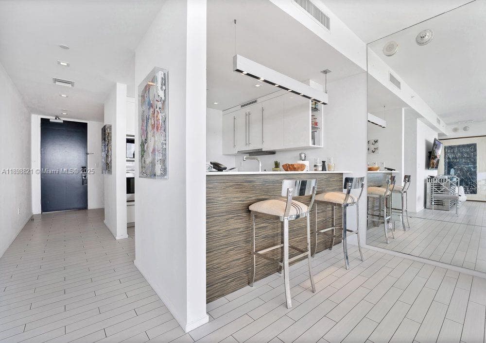 A11898821 — Miami Beach — 11