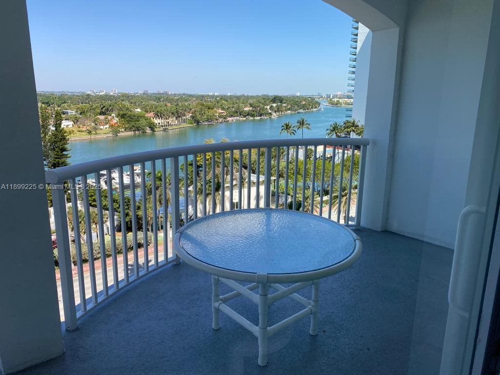 A11899225 — Miami Beach — 25