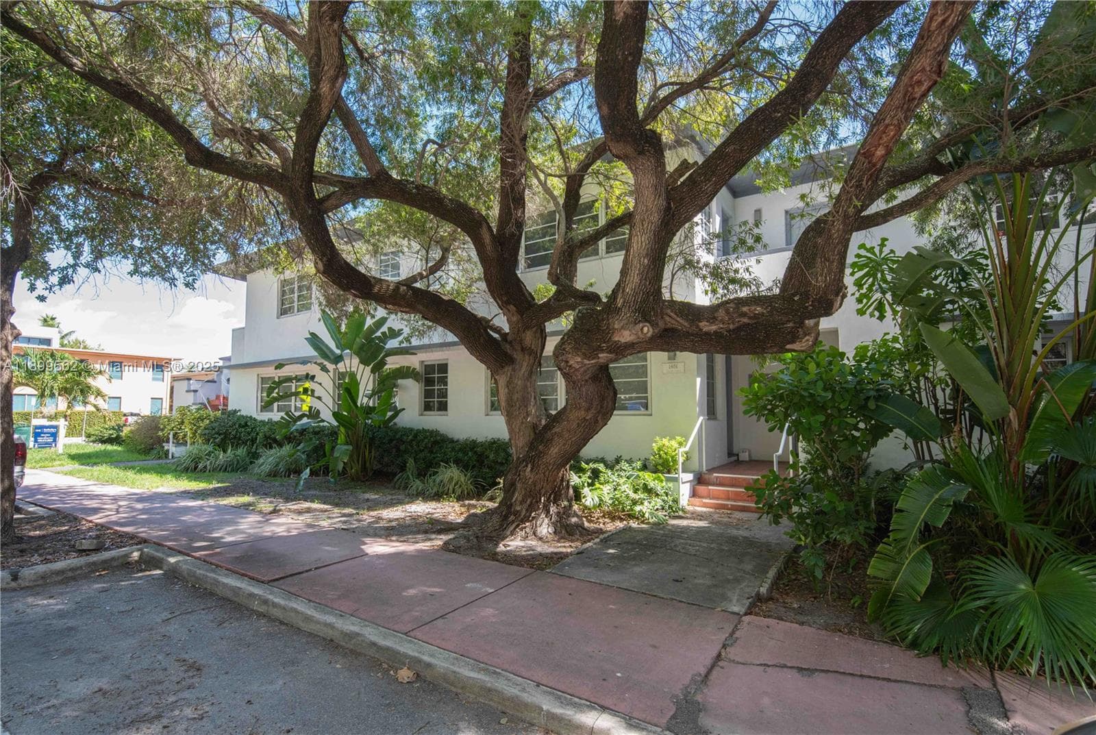 A11899562 — Miami Beach — 4