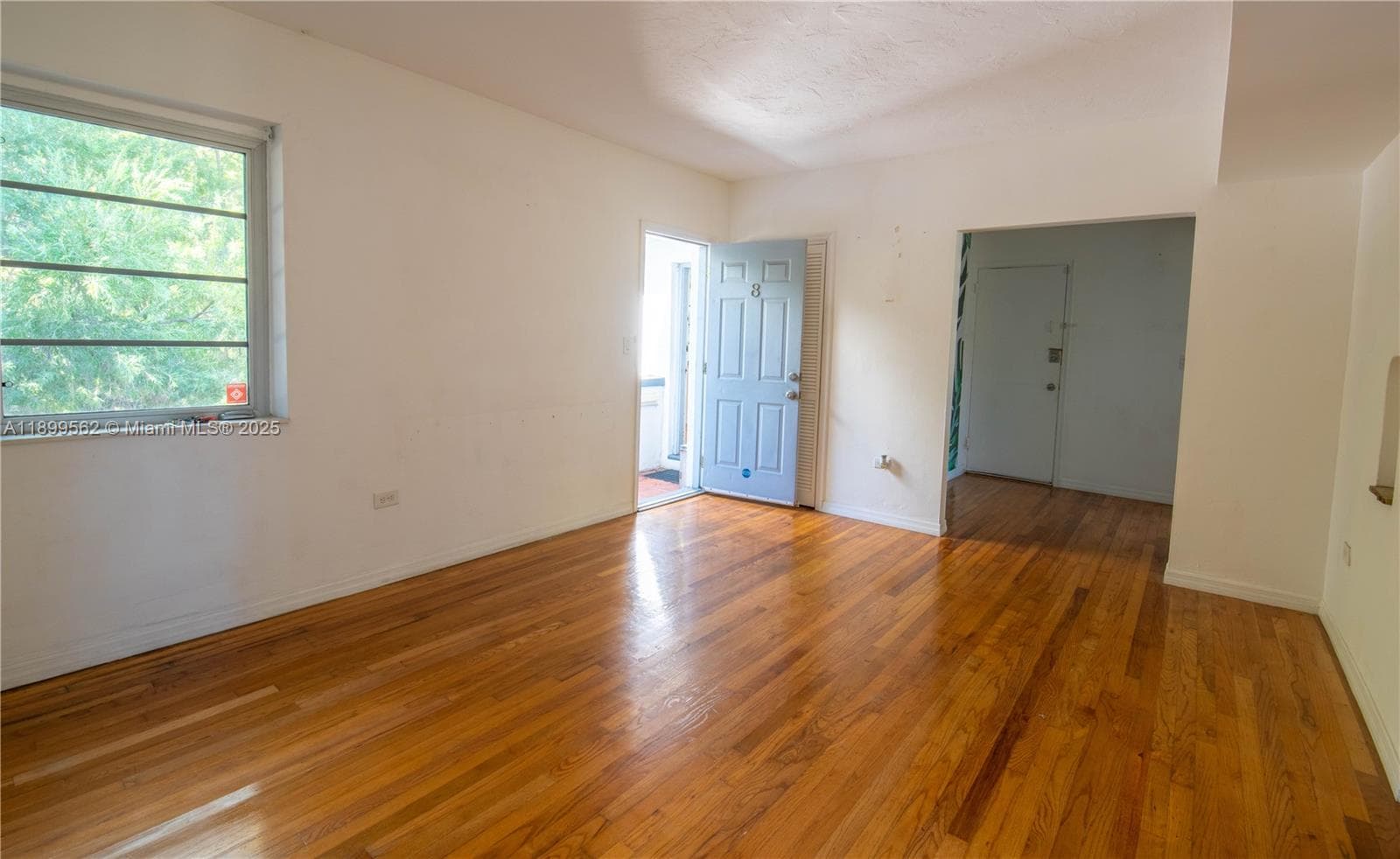 A11899562 — Miami Beach — 8