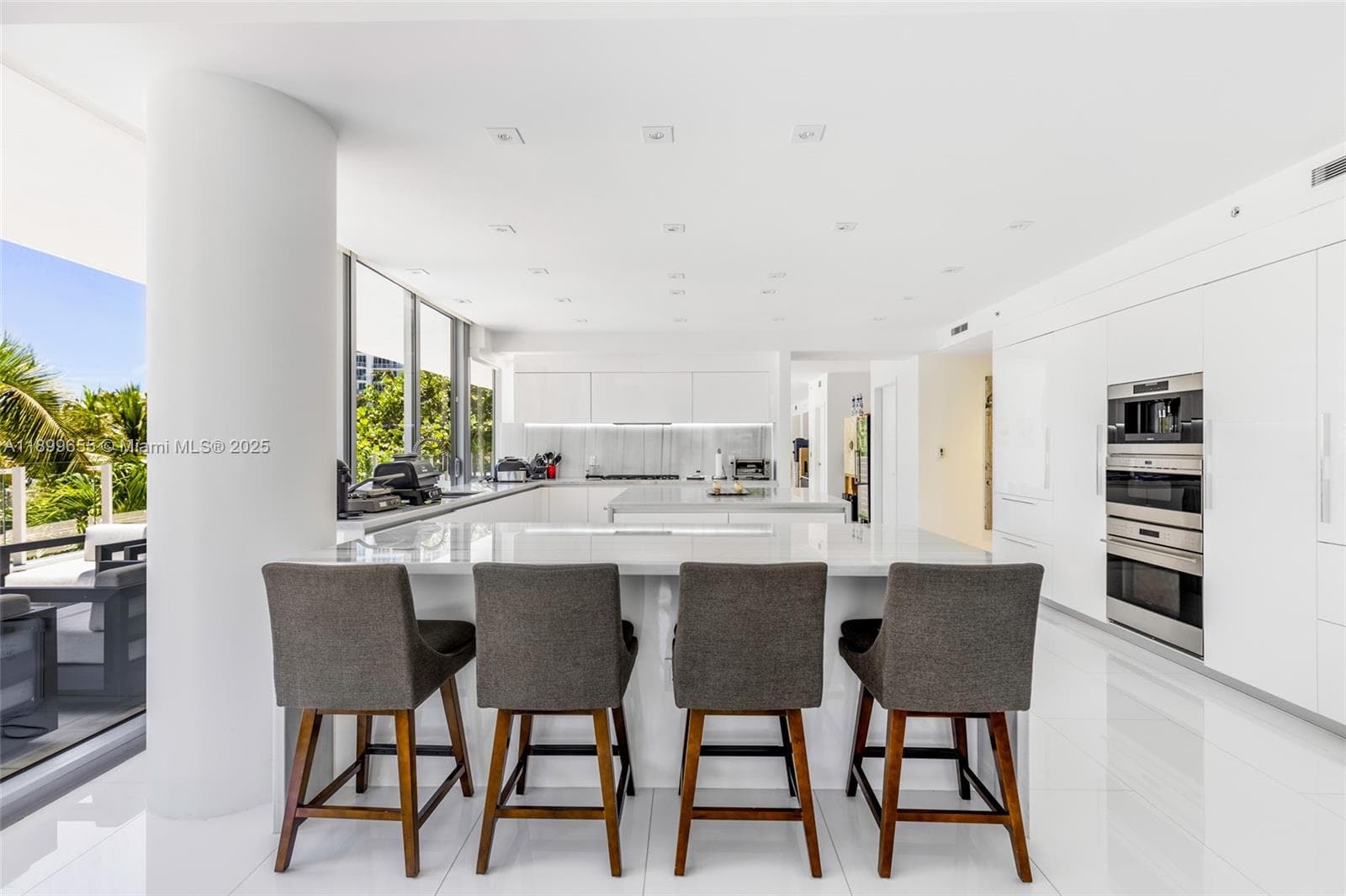 A11899655 — Miami Beach — 16
