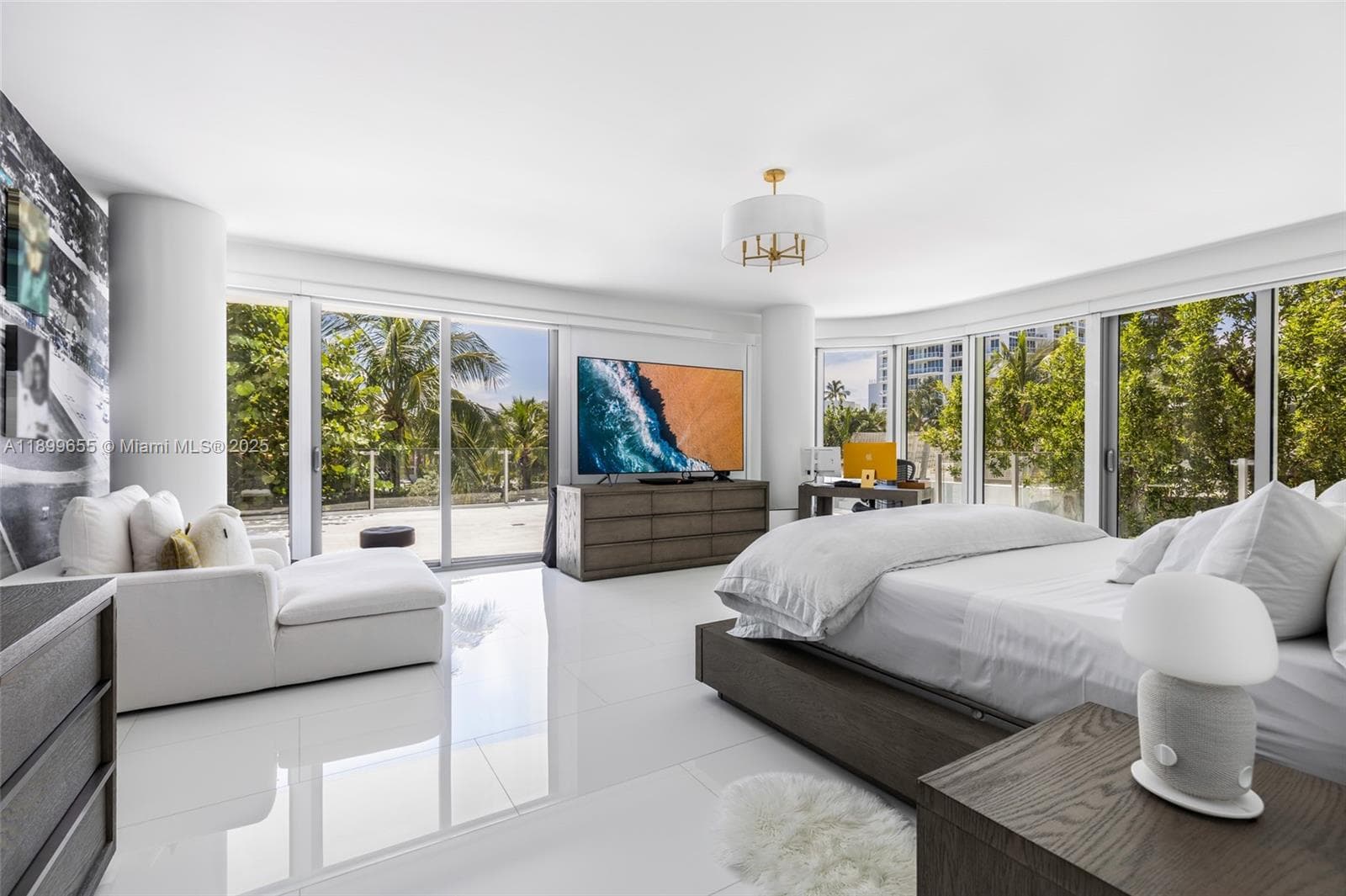 A11899655 — Miami Beach — 30
