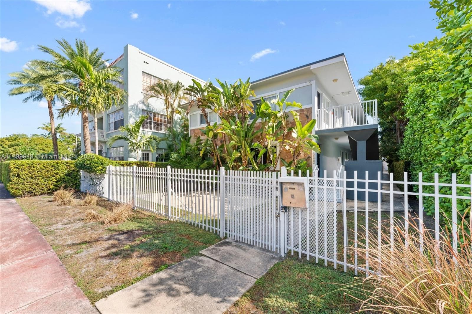 A11899949 — Miami Beach — 2