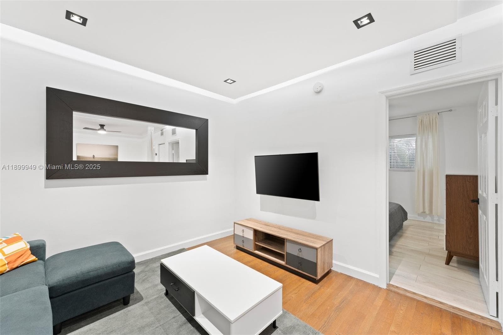 A11899949 — Miami Beach — 6