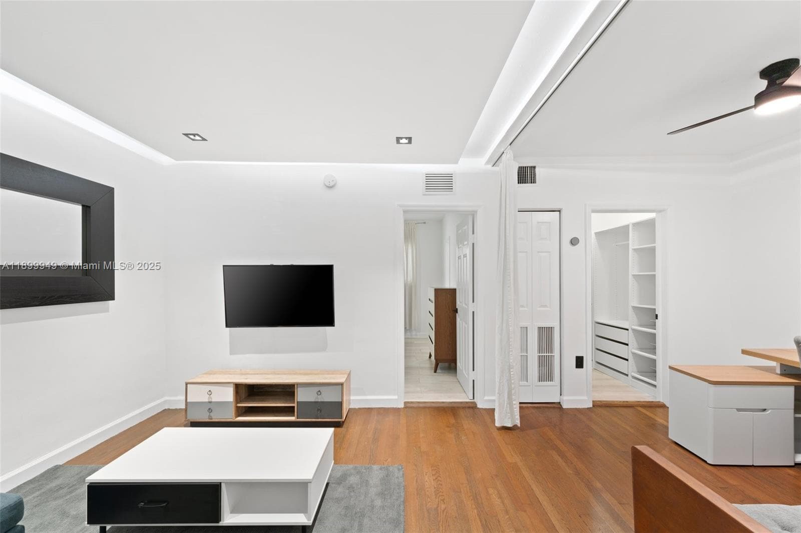 A11899949 — Miami Beach — 13