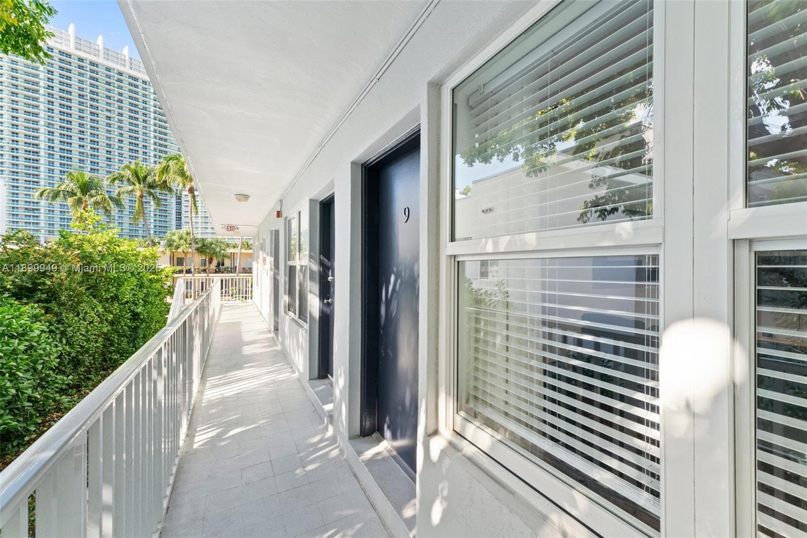 A11899949 — Miami Beach — 3