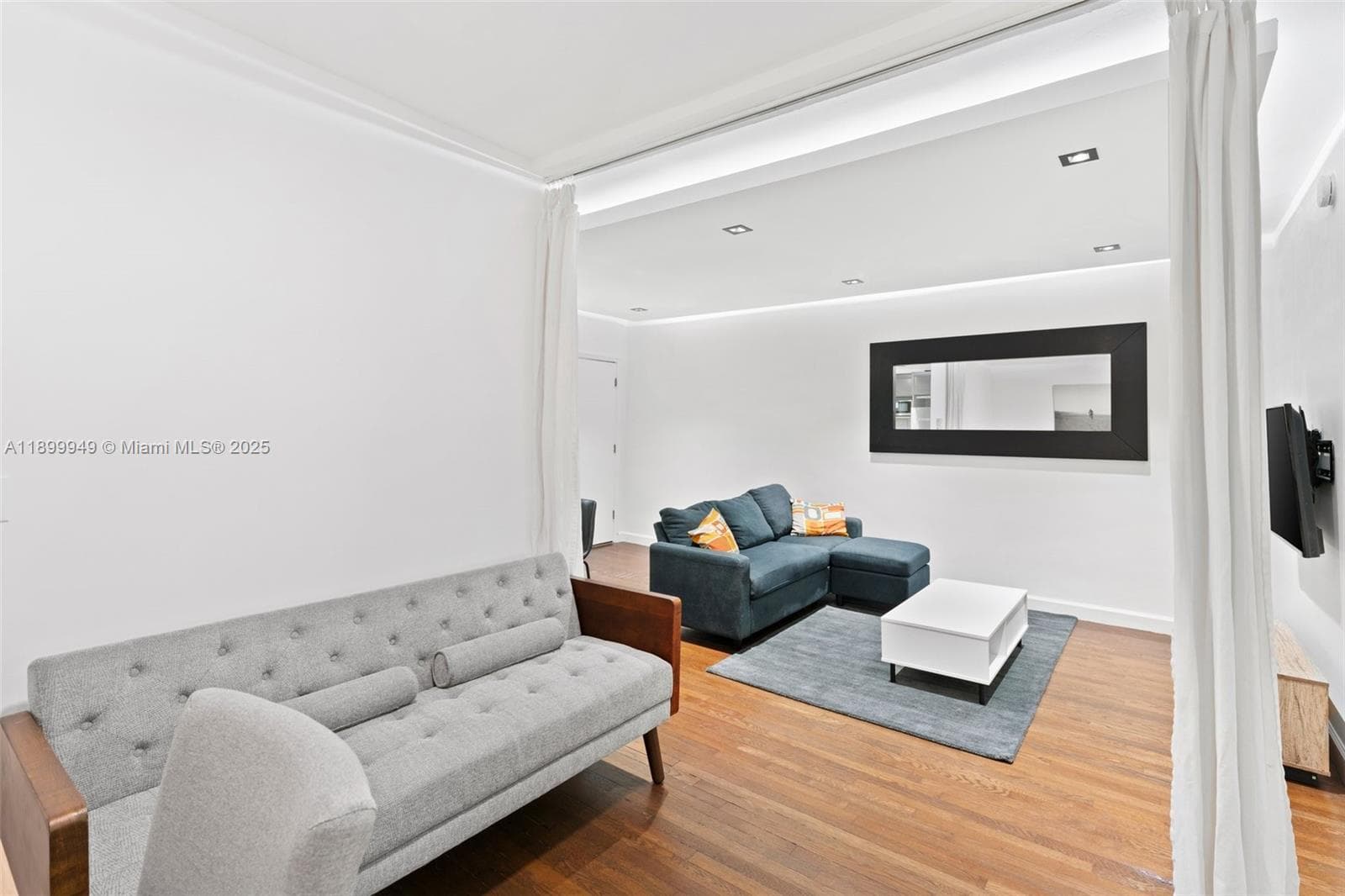 A11899949 — Miami Beach — 11