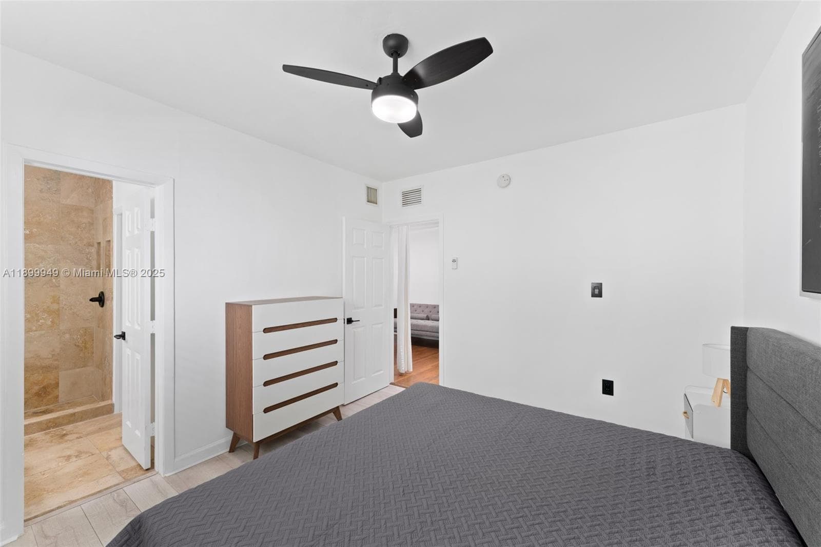 A11899949 — Miami Beach — 21