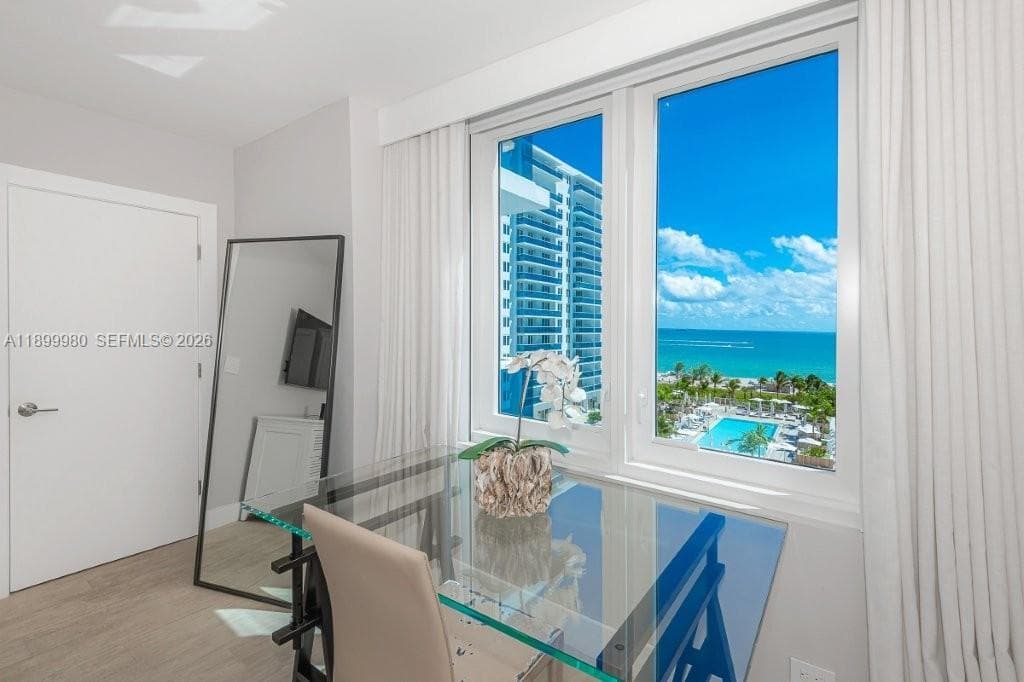 A11899980 — Miami Beach — 23