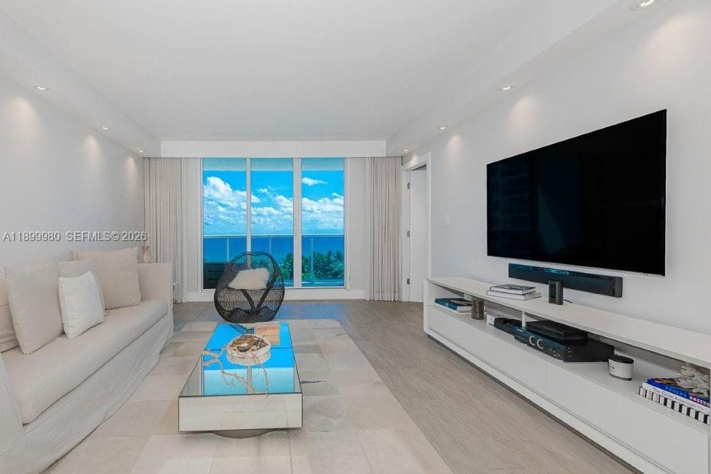 A11899980 — Miami Beach — 6