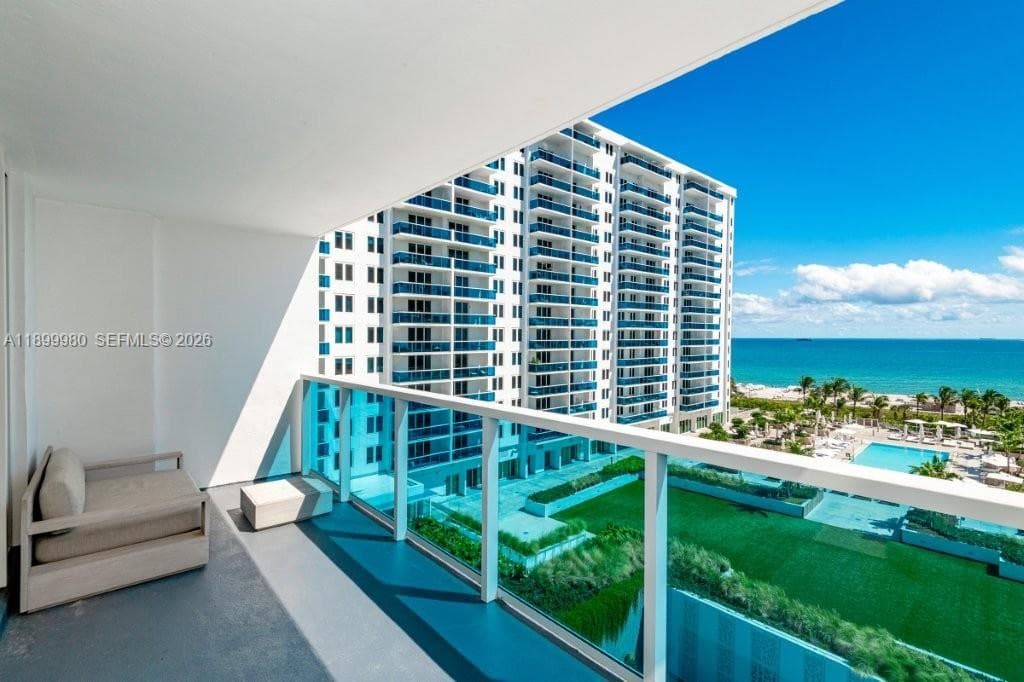 A11899980 — Miami Beach — 32