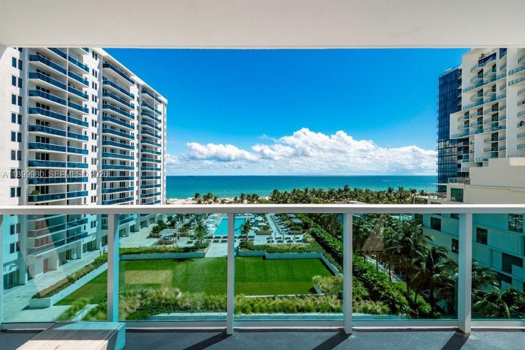 A11899980 — Miami Beach