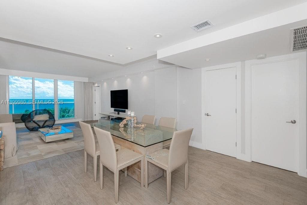 A11899980 — Miami Beach — 14