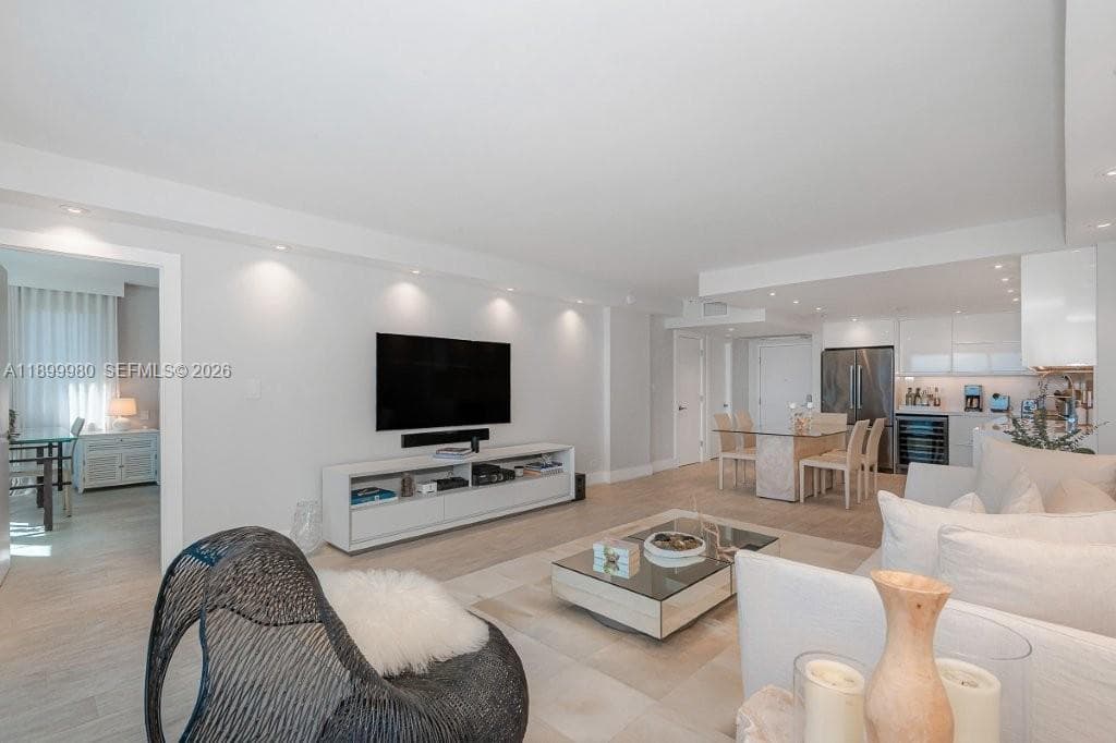A11899980 — Miami Beach — 19