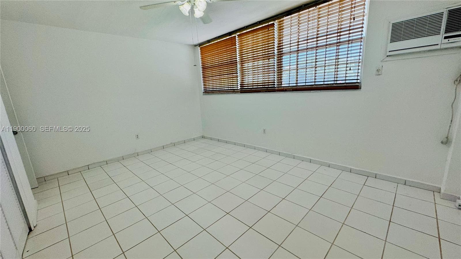A11900060 — Miami Beach — 17