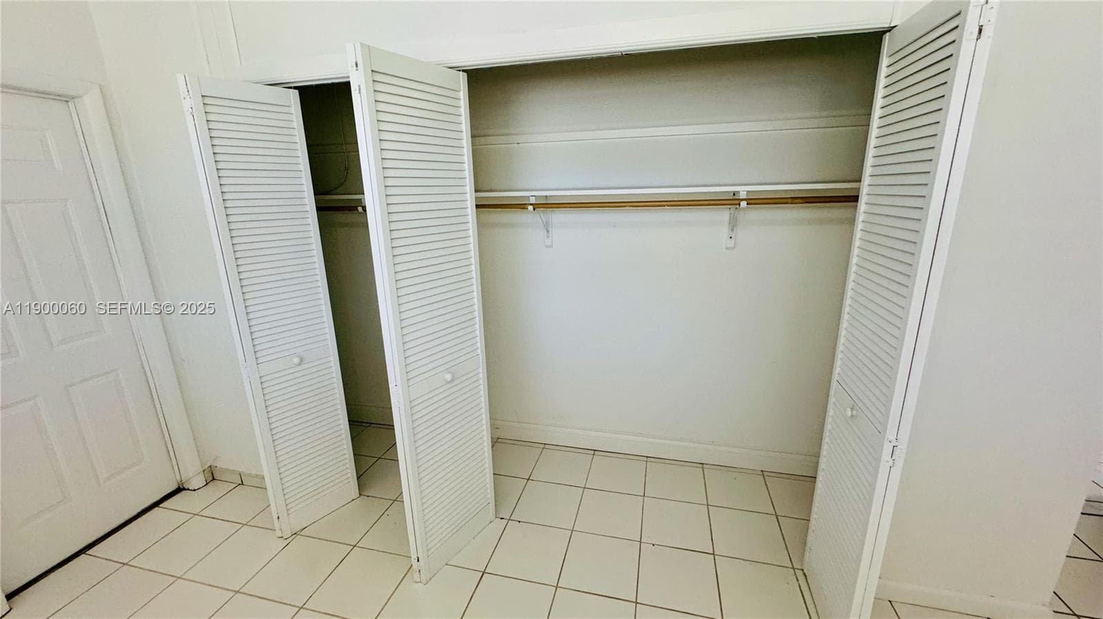 A11900060 — Miami Beach — 12