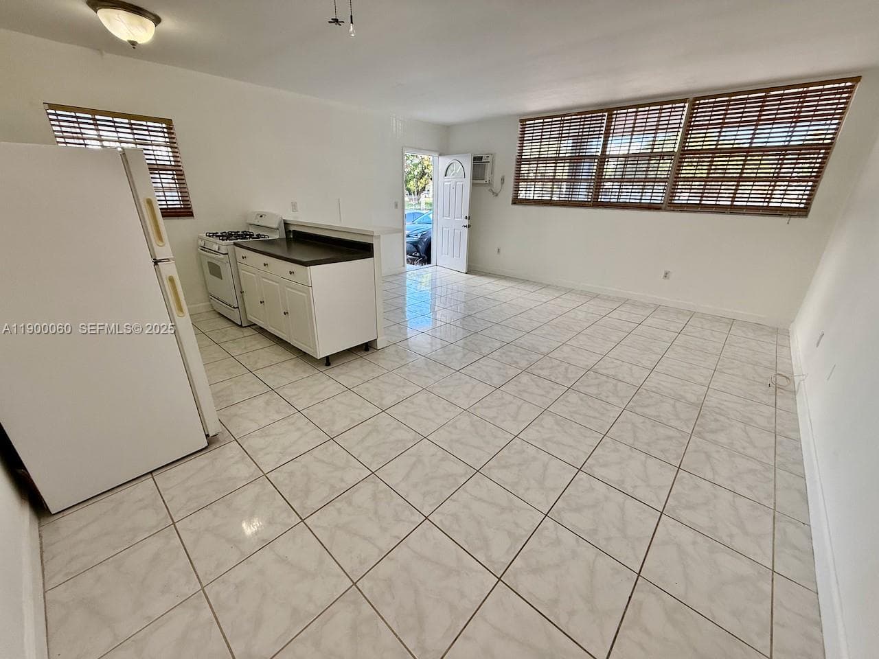 A11900060 — Miami Beach — 30