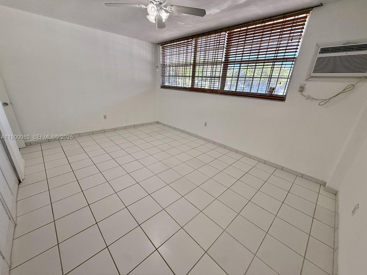 A11900060 — Miami Beach — 29