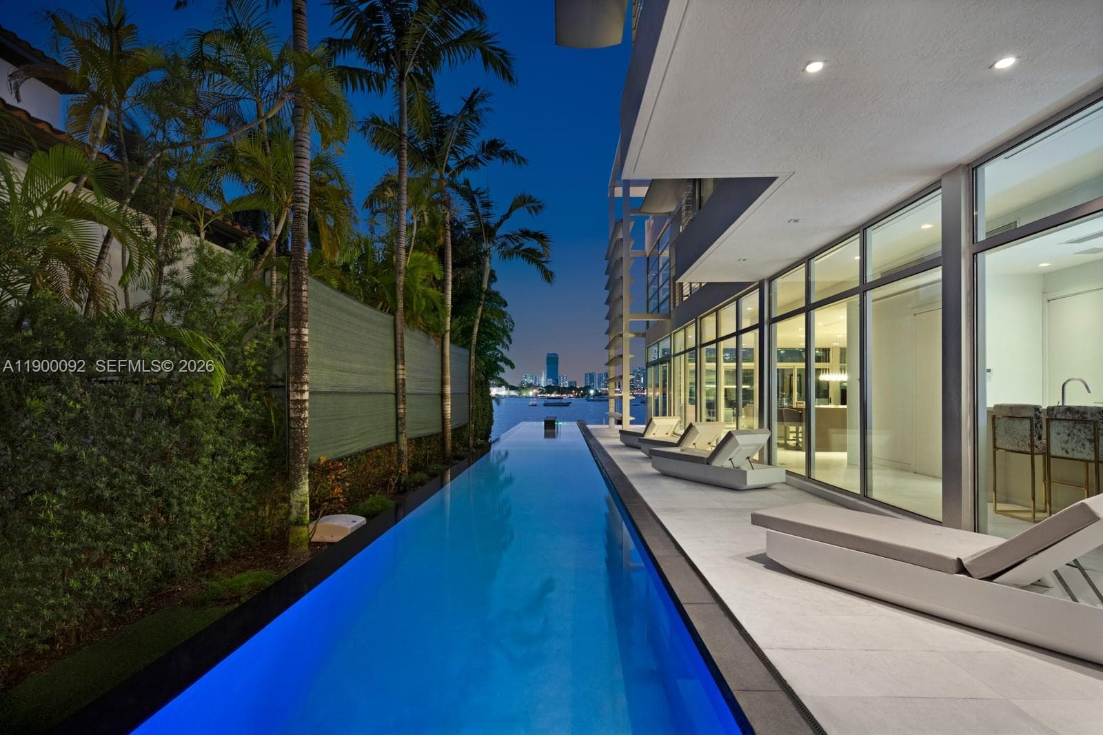 A11900092 — Miami Beach — 10