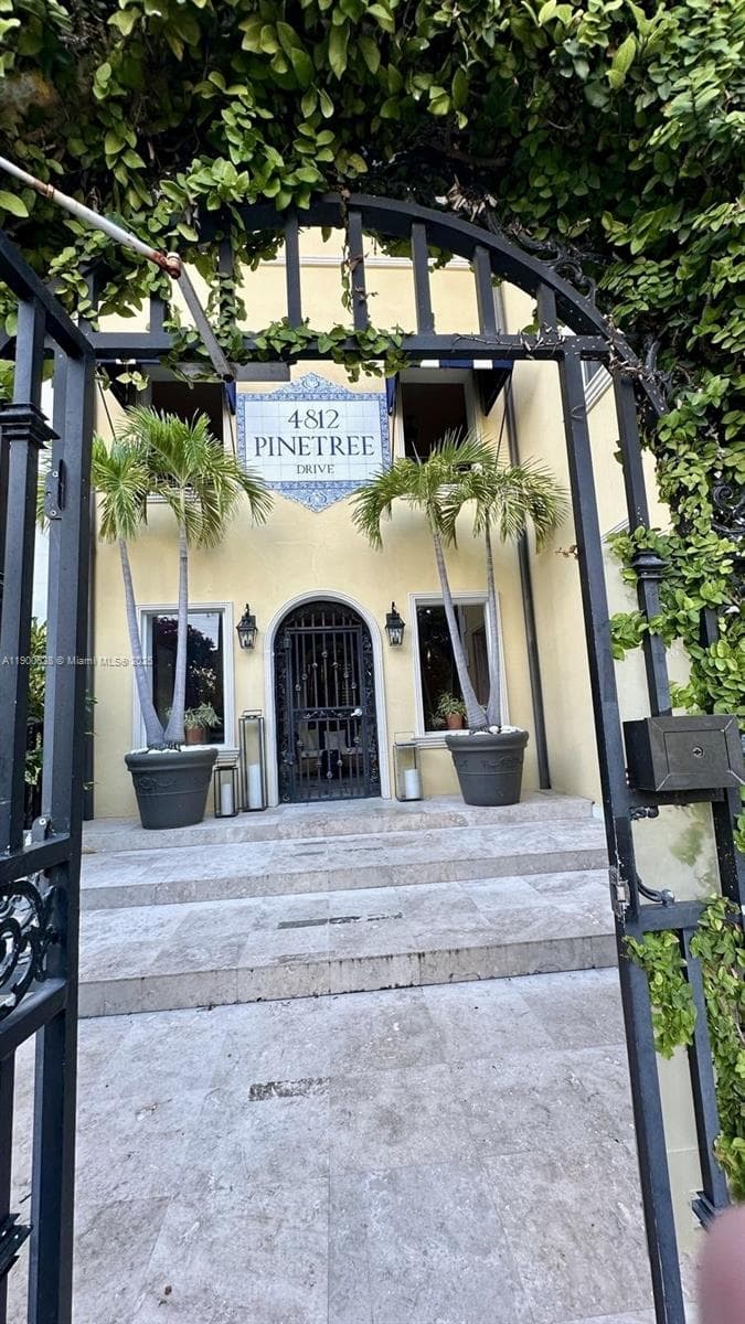 A11900638 — Miami Beach — 2