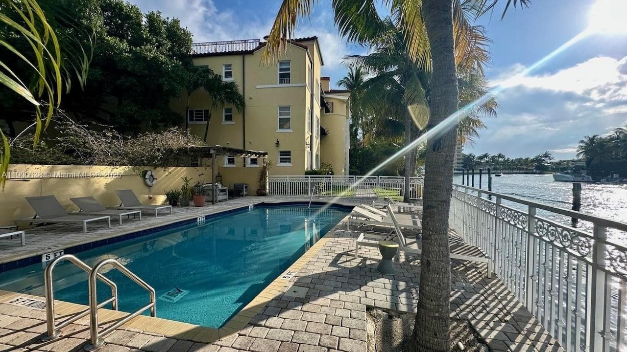 A11900638 — Miami Beach — 20