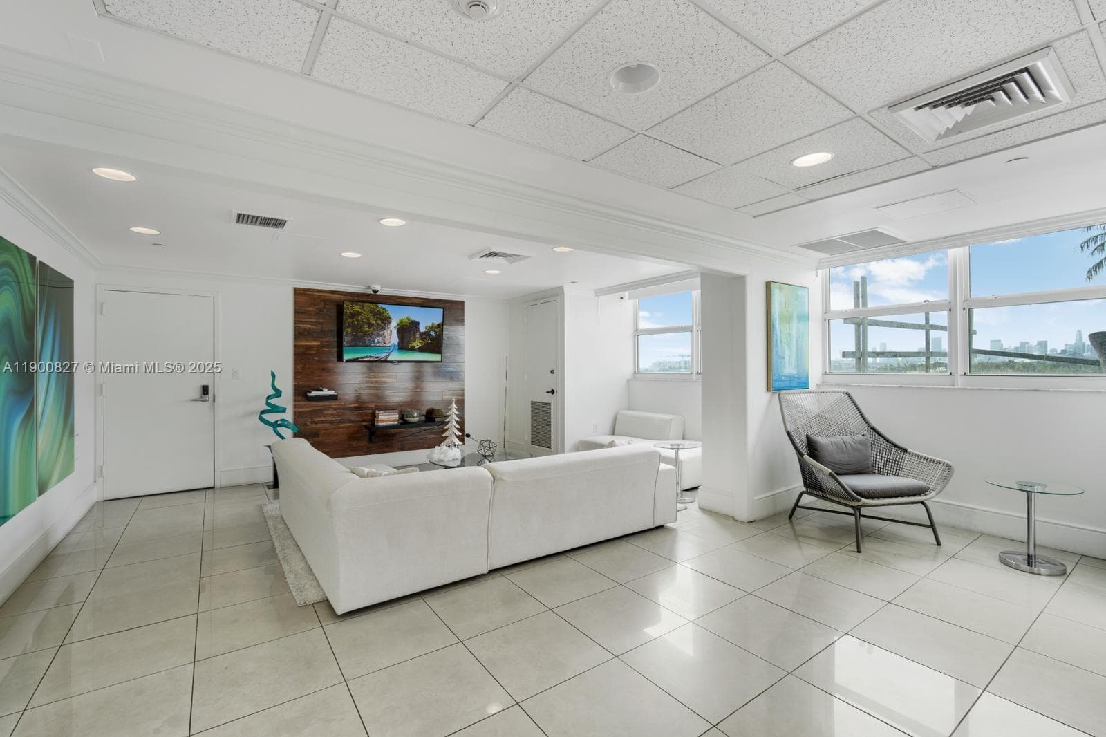 A11900827 — Miami Beach — 19