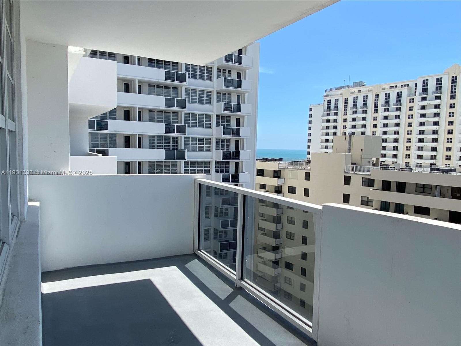 A11901303 — Miami Beach — 23