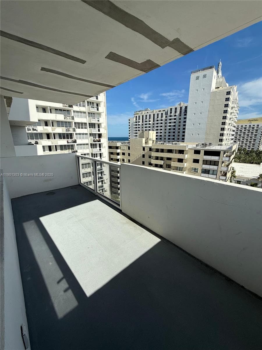 A11901303 — Miami Beach — 24