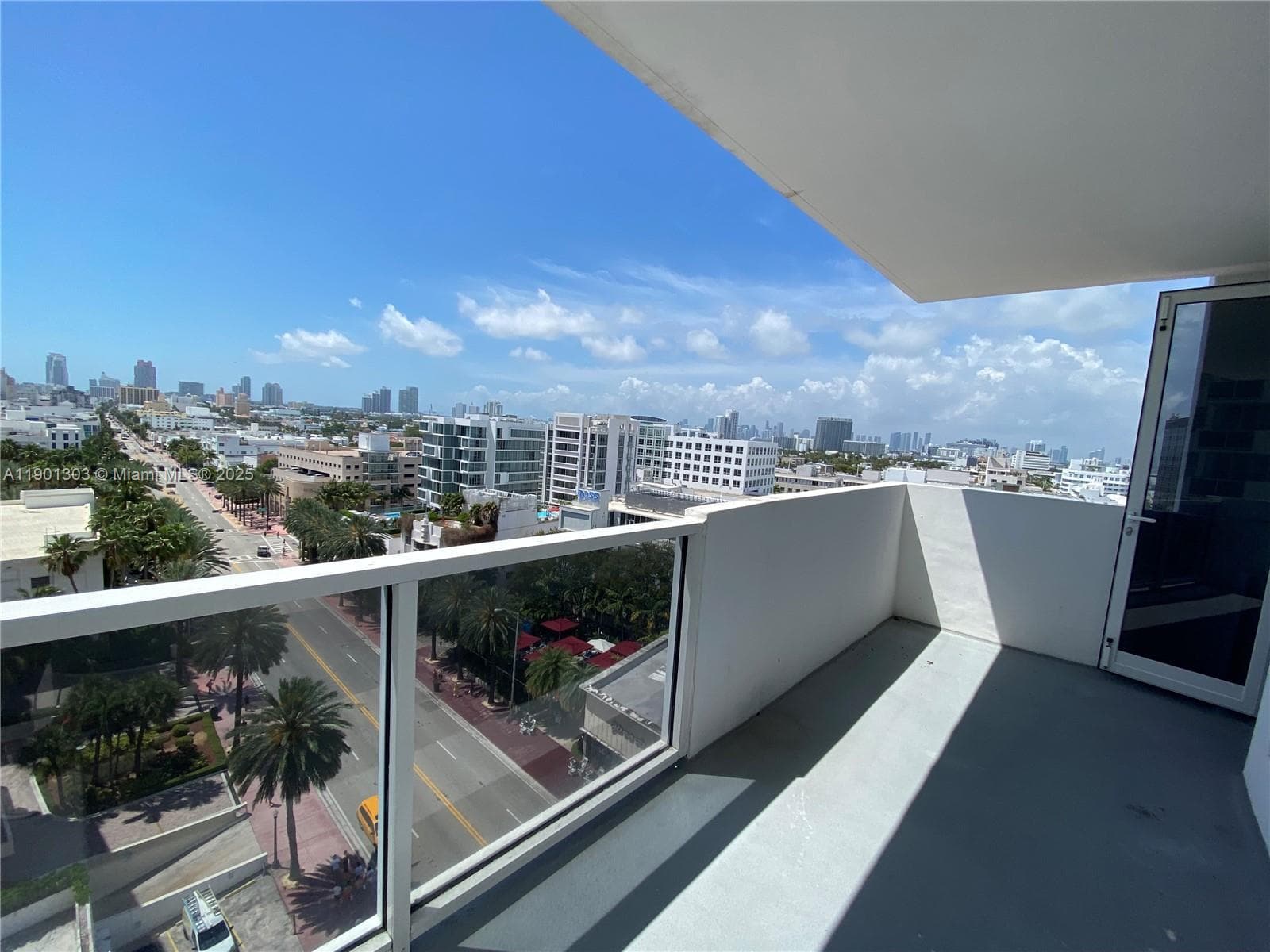 A11901303 — Miami Beach — 19