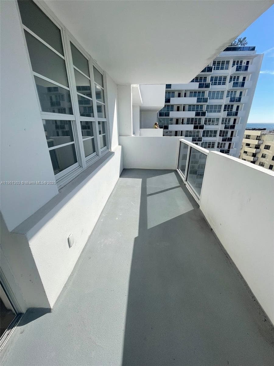 A11901303 — Miami Beach — 25