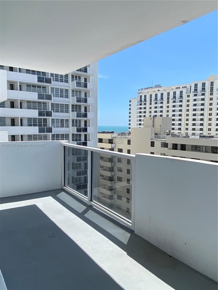 A11901303 — Miami Beach — 21