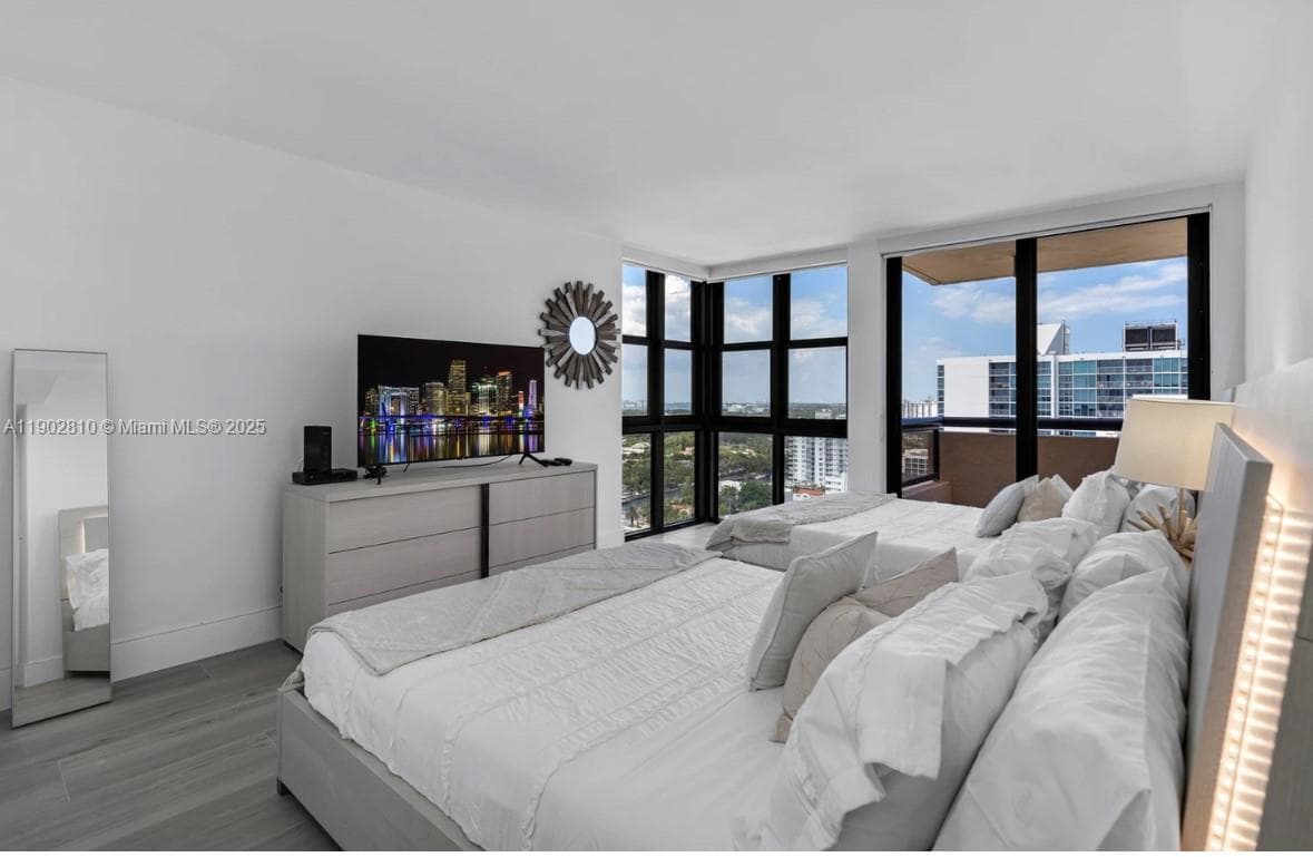 A11902810 — Miami Beach — 23