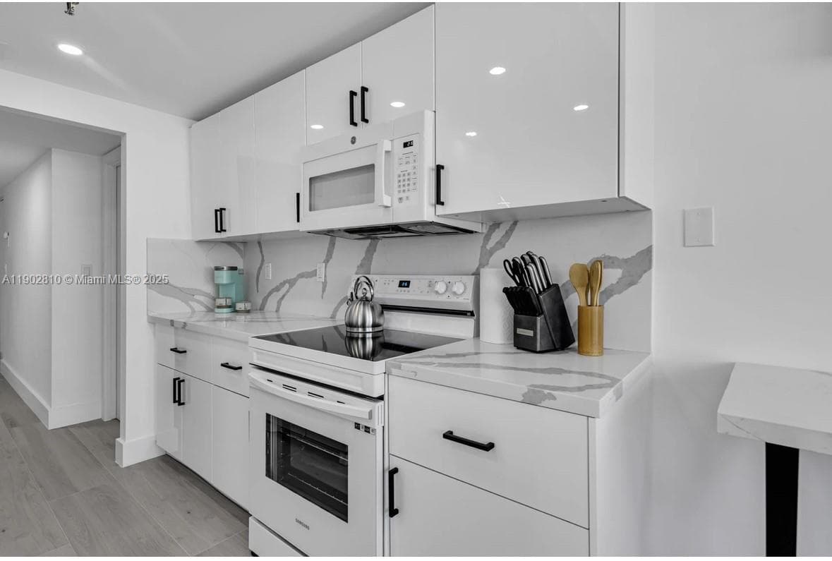 A11902810 — Miami Beach — 22
