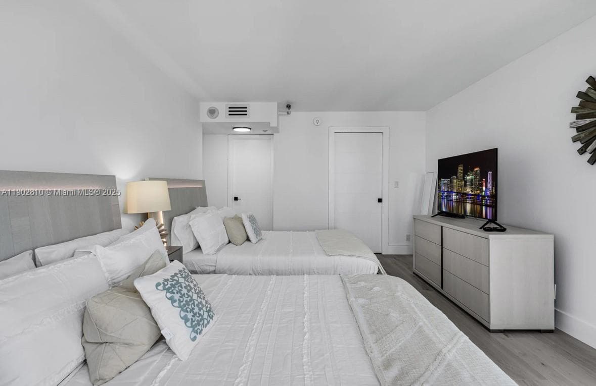 A11902810 — Miami Beach — 29