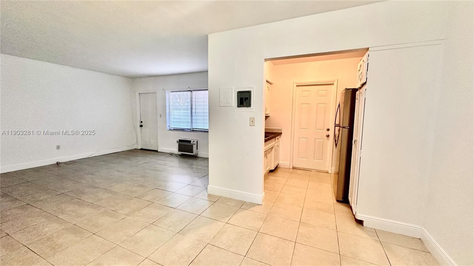 A11903281 — Miami Beach — 2