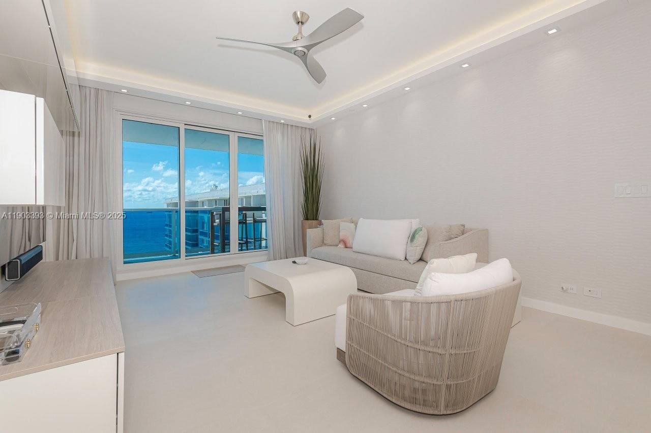 A11903393 — Miami Beach