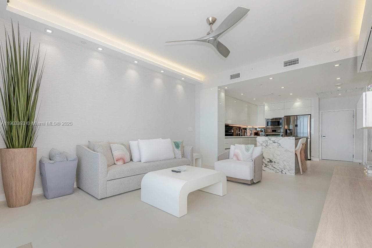 A11903393 — Miami Beach — 4