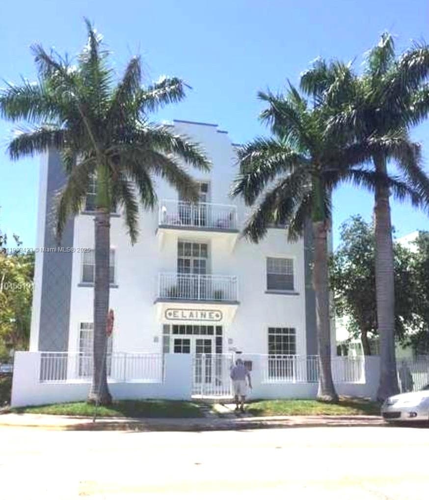 A11903423 — Miami Beach