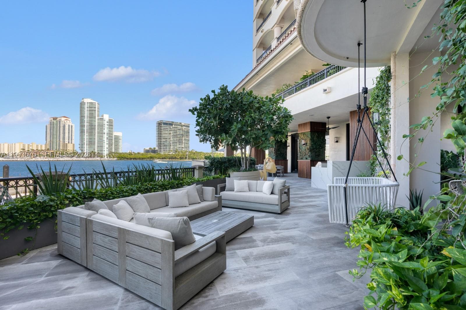 A11903575 — Miami Beach — 45
