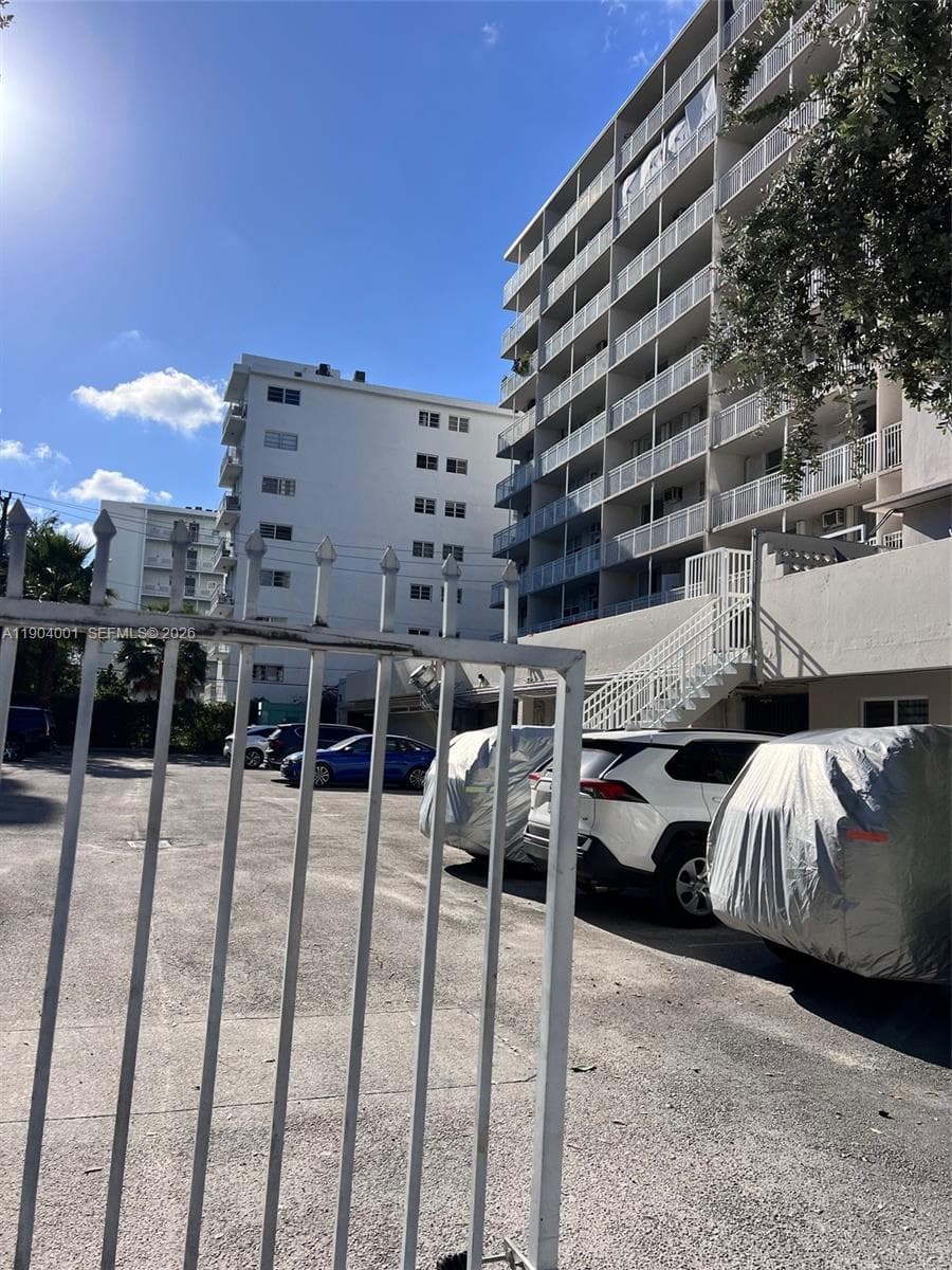 A11904001 — Miami Beach — 6