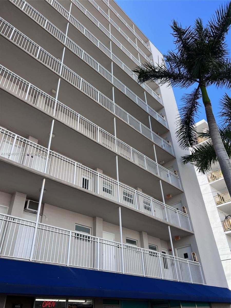 A11904001 — Miami Beach — 3