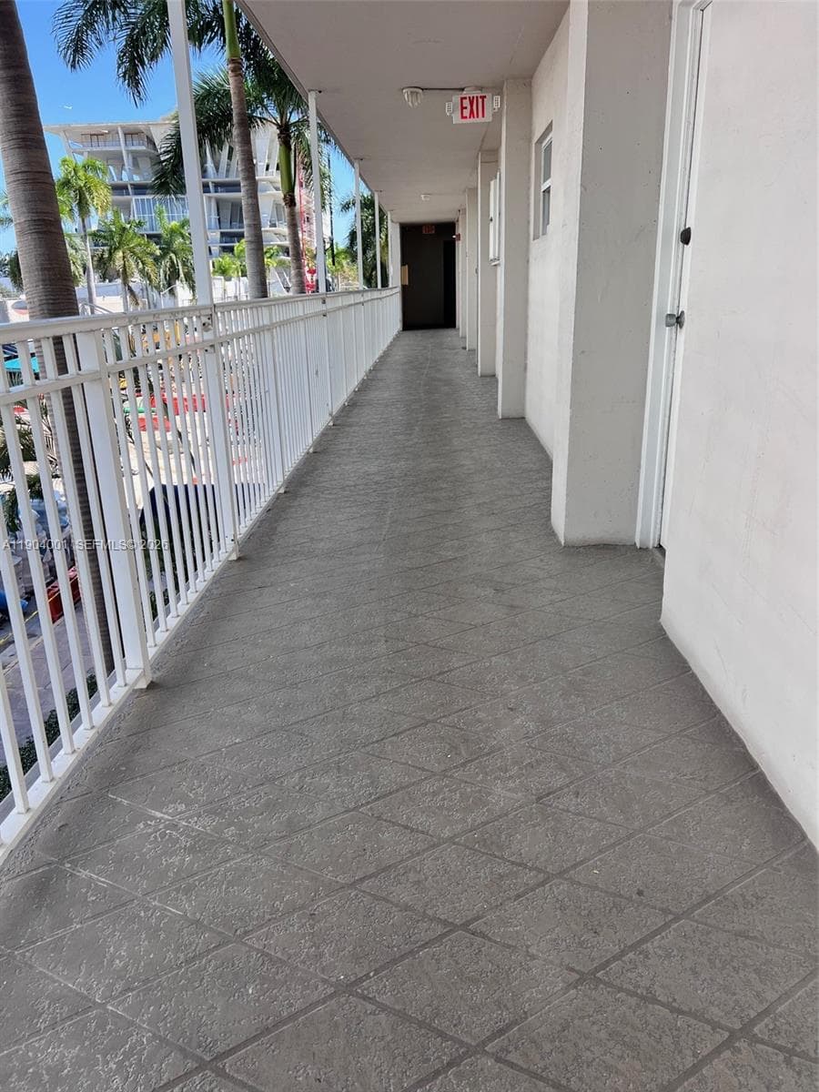 A11904001 — Miami Beach — 24