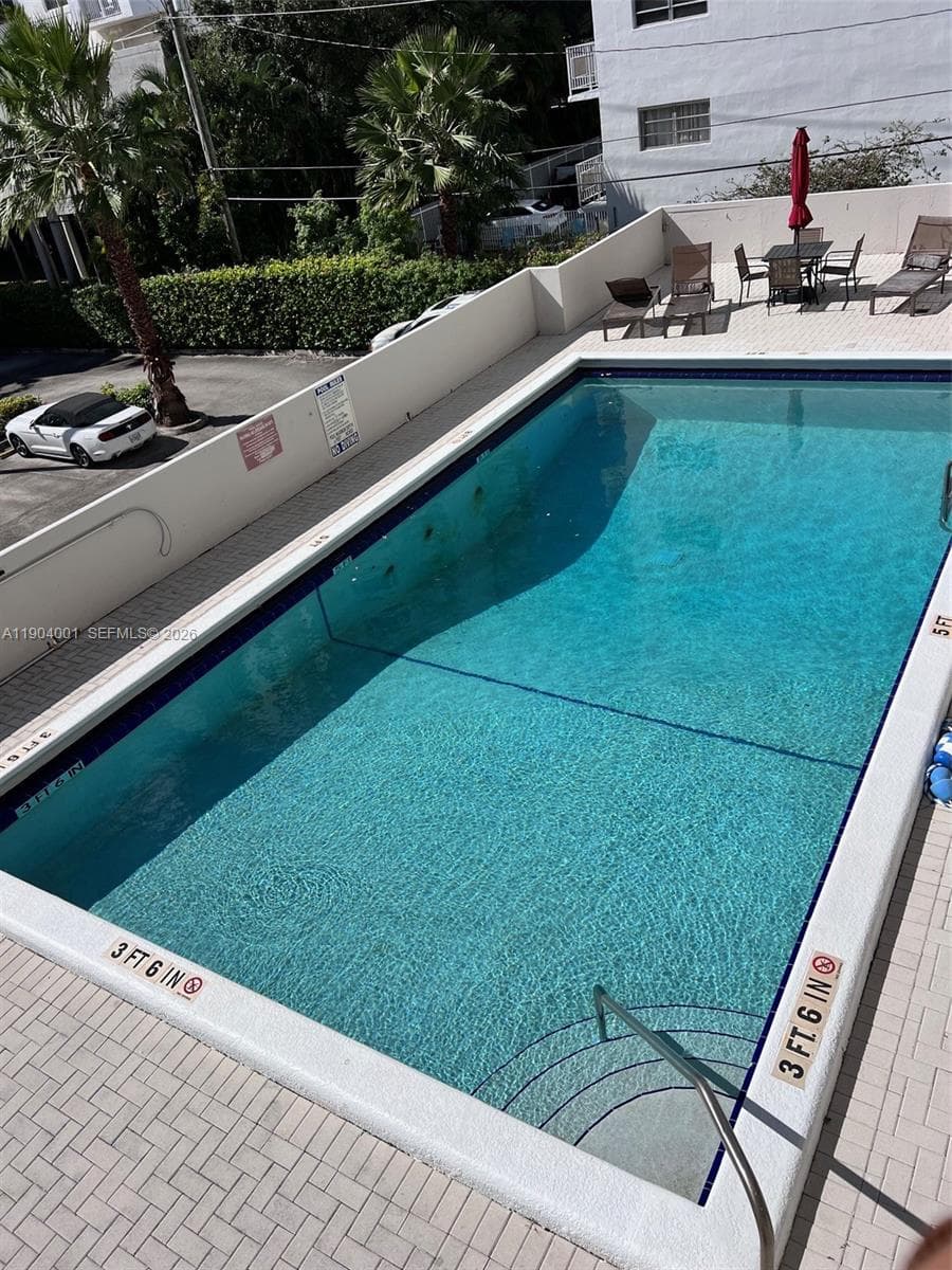 A11904001 — Miami Beach — 14