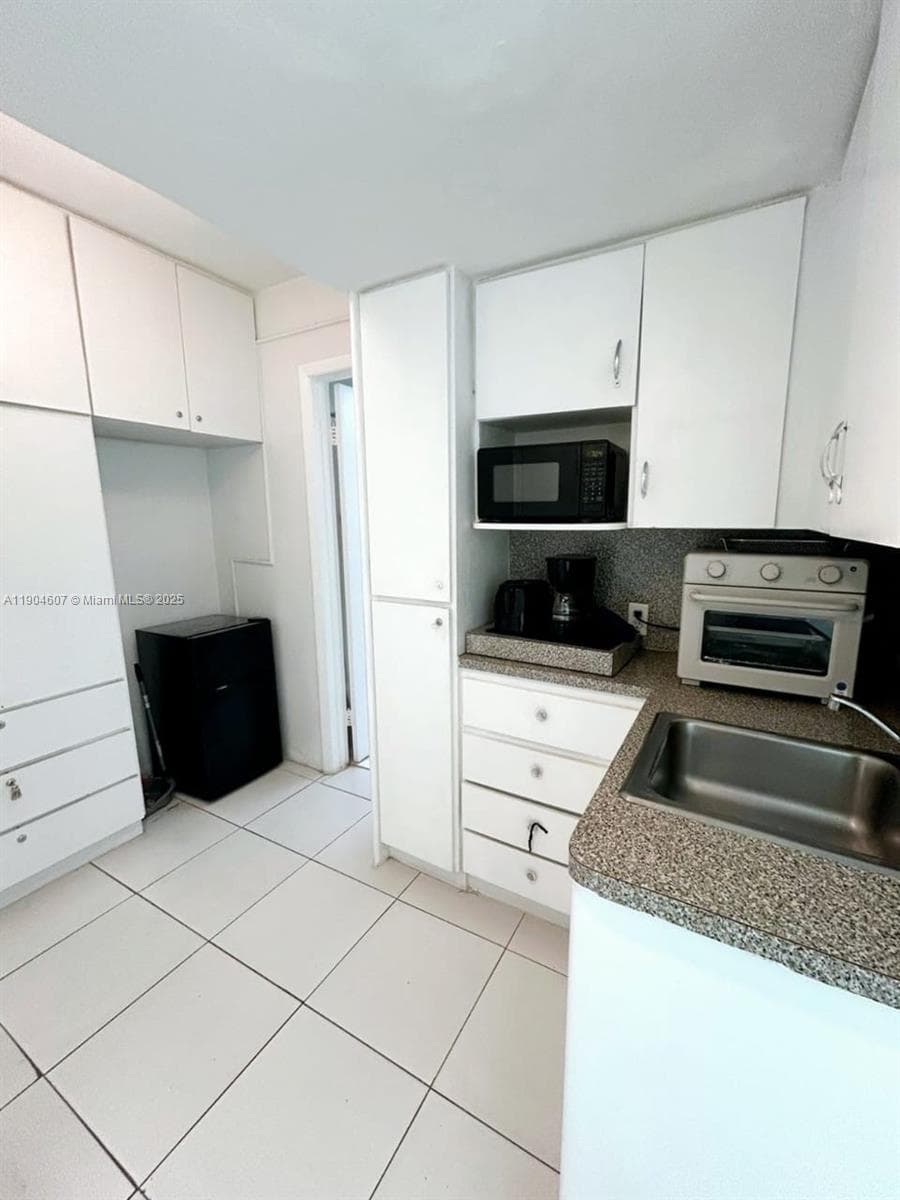 A11904607 — Miami Beach — 6
