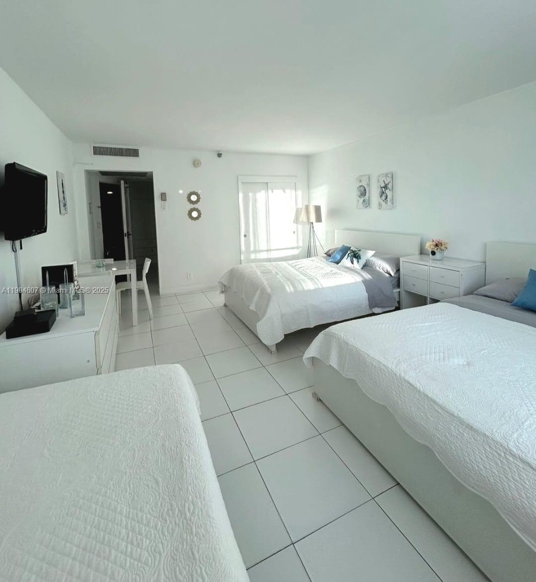 A11904607 — Miami Beach — 3